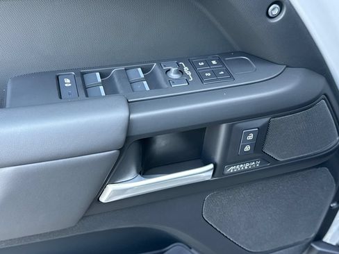 New 2026 Land Rover Defender 110 X-Dynamic SE AWD/4WD image 10