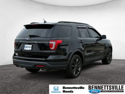 Used 2018 Ford Explorer XLT w/ Equipment Group 202A image 5