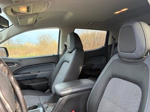 Used 2021 Chevrolet Colorado Z71 AWD/4WD image 4