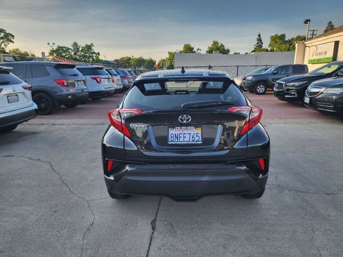 Used 2019 Toyota C-HR LE FWD image 4