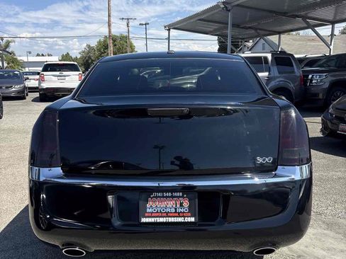 Used 2012 Chrysler 300 RWD image 4