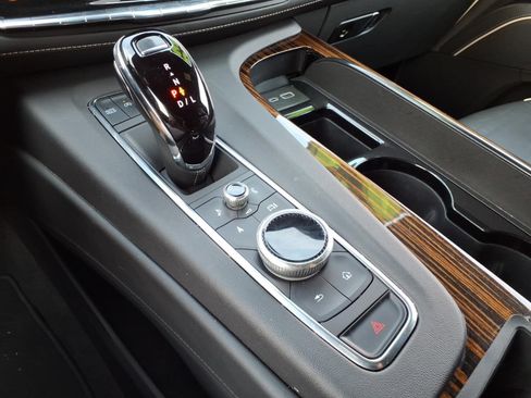 Used 2023 Cadillac Escalade Premium Luxury AWD/4WD image 21
