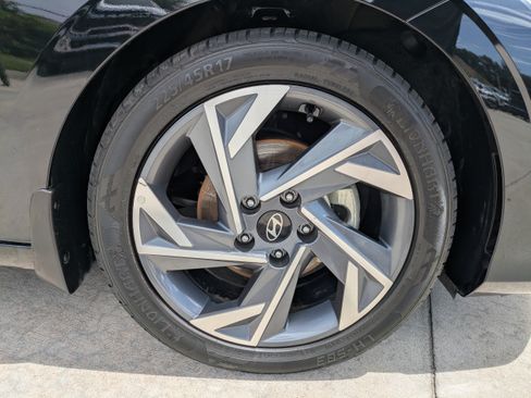 Certified 2025 Hyundai Elantra SEL FWD image 9