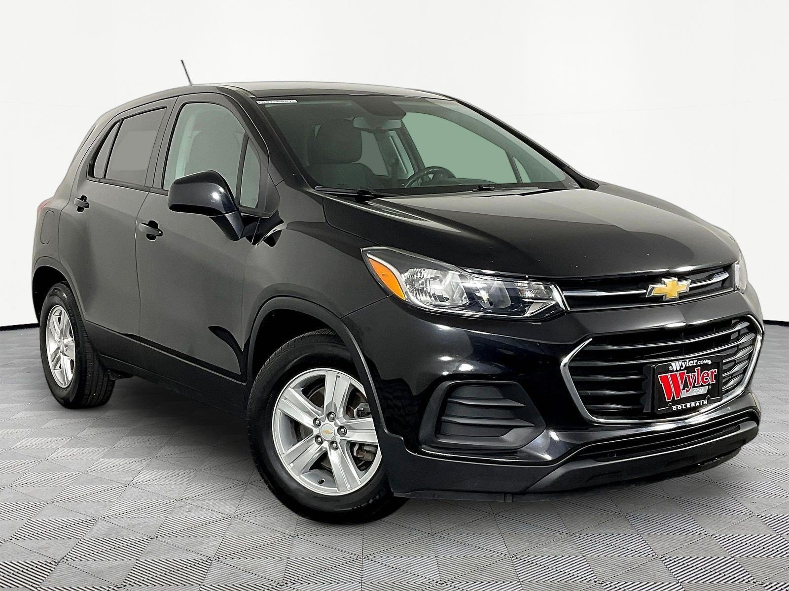 Used 2020 Chevrolet Trax LS w/ Tint and Cruise Package FWD image 3