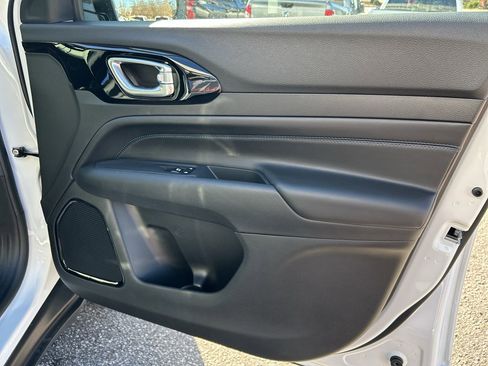 New 2026 Jeep Compass Latitude image 22