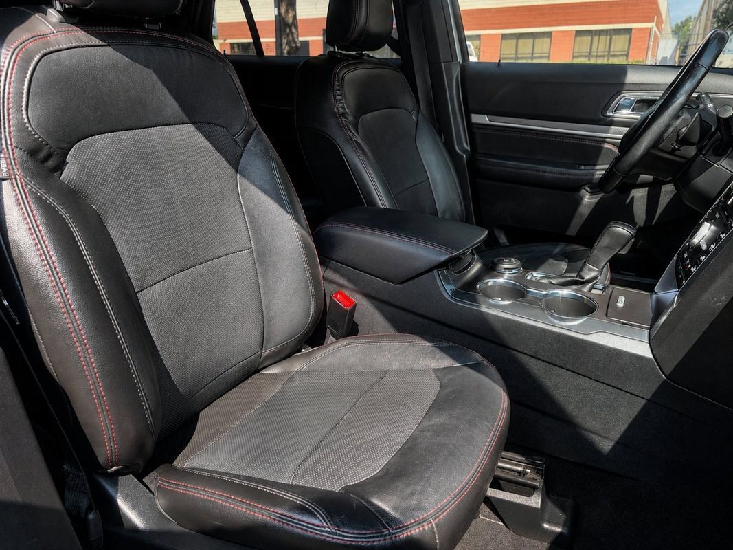 Used 2018 Ford Explorer Sport w/ Equipment Group 401A AWD/4WD image 11