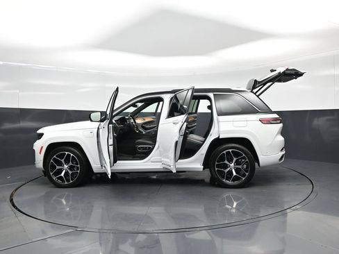 Used 2023 Jeep Grand Cherokee Summit AWD/4WD image 34