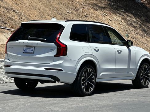 New 2026 Volvo XC90 T8 Ultra w/ Protection Package AWD/4WD image 4