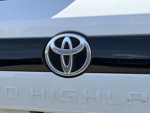 Certified 2025 Toyota Grand Highlander AWD image 4