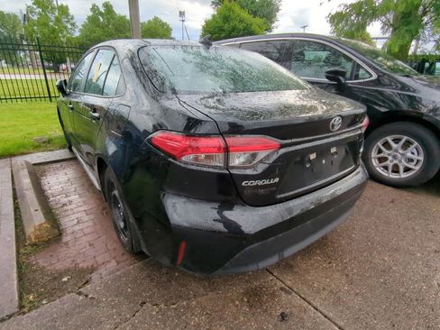 Used 2025 Toyota Corolla LE FWD image 4