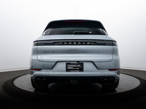 Used 2025 Porsche Cayenne image 6