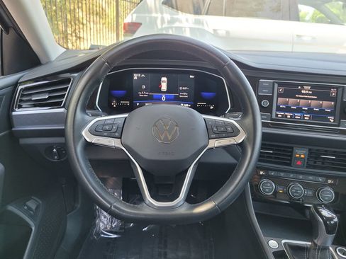 Used 2022 Volkswagen Jetta SE FWD image 17