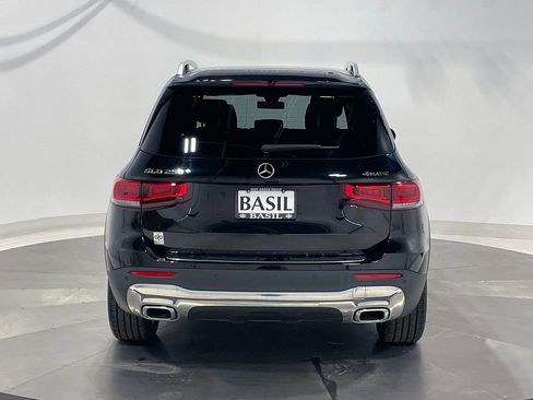 Used 2021 Mercedes-Benz GLB 250 4MATIC image 12