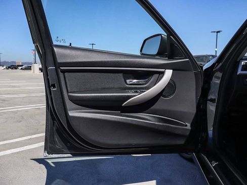 Used 2018 BMW 320i xDrive Sedan w/ Convenience Package image 23