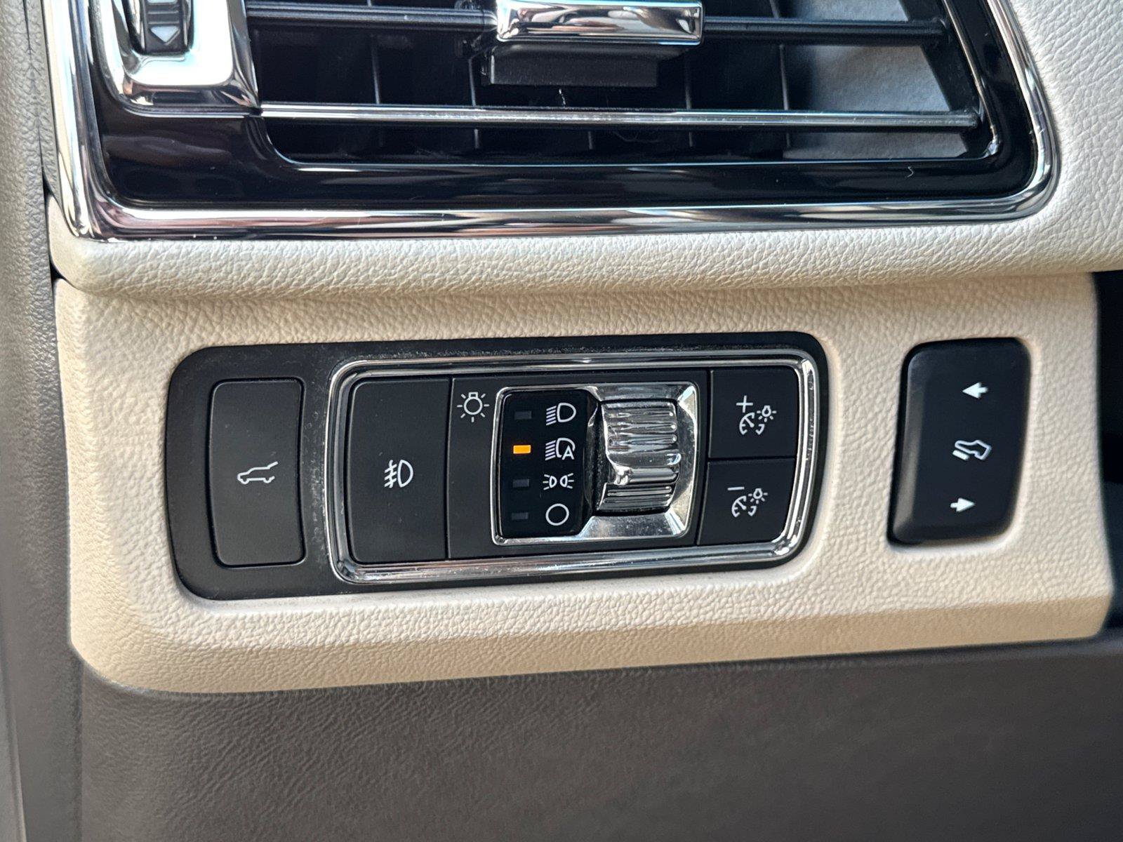 Used 2022 Lincoln Navigator L Reserve AWD/4WD image 25