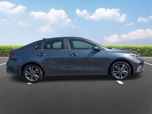 Used 2024 Kia Forte LXS image 3