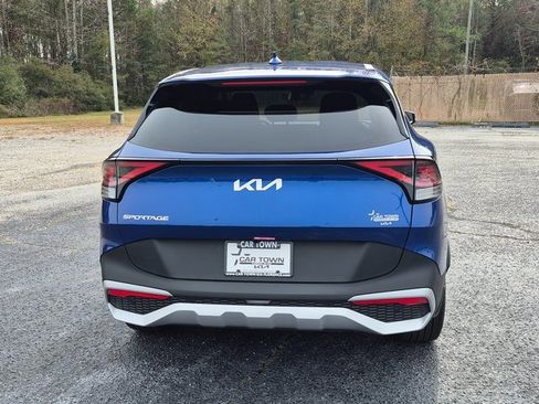 Used 2025 Kia Sportage EX image 3