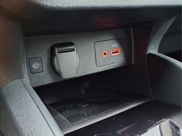 Used 2025 Nissan Versa SV FWD image 9