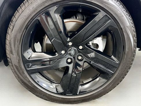 Certified 2025 Land Rover Discovery S image 30