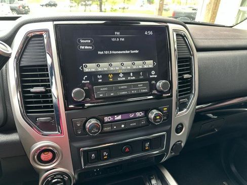 Used 2021 Nissan Titan SV w/ SV Convenience Package image 16
