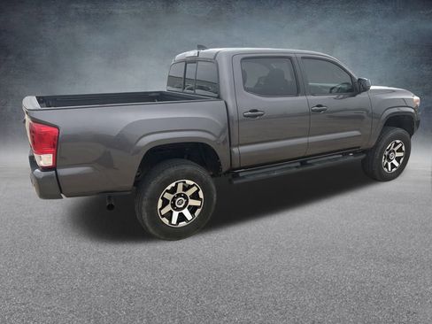 Used 2017 Toyota Tacoma SR5 image 5