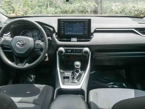 Used 2019 Toyota RAV4 LE FWD image 12