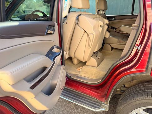 Used 2018 GMC Yukon SLT w/ Premium Edition AWD/4WD image 9