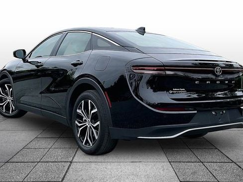 Used 2025 Toyota Crown AWD/4WD image 3