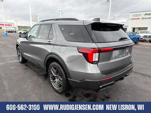 Used 2025 Ford Explorer ST-Line w/ ST-Line Street Pack AWD/4WD image 3