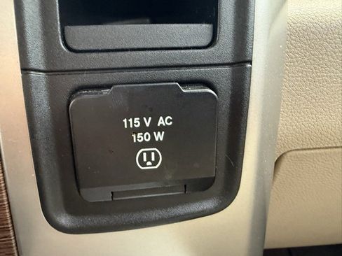 Used 2016 RAM 1500 Laramie w/ Convenience Group image 29