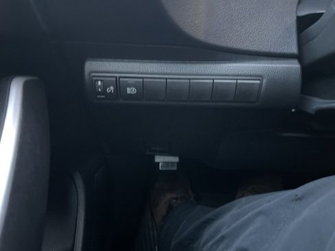 Used 2025 Toyota Corolla SE w/ Convenience Package image 20