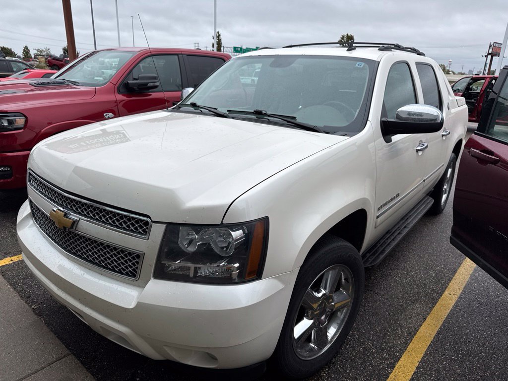 Used 2013 Chevrolet Avalanche LTZ AWD/4WD image 2