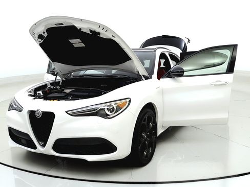 Used 2022 Alfa Romeo Stelvio Veloce AWD/4WD image 10