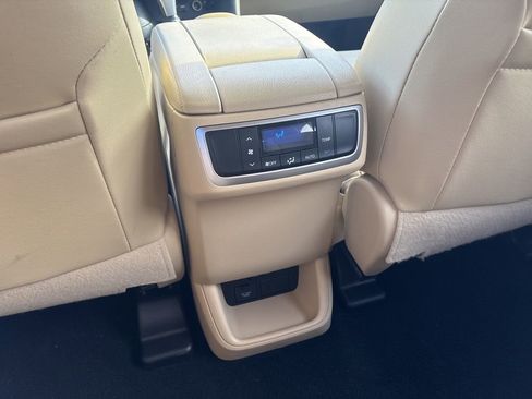 Used 2019 Toyota Highlander Limited image 26