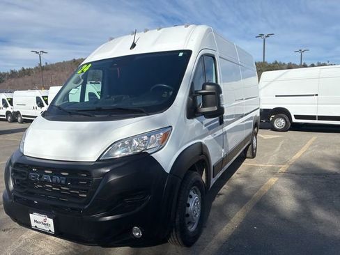 Used 2025 RAM ProMaster 2500 w/ Convenience Group FWD image 3