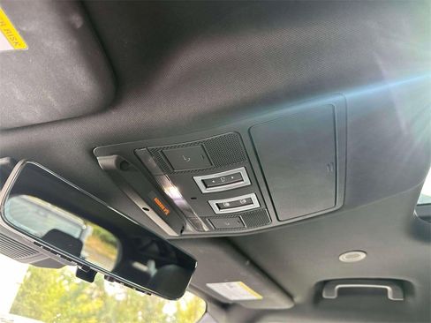 Used 2021 Land Rover Defender 110 X-Dynamic SE image 35