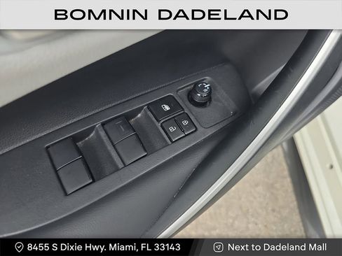 Used 2021 Toyota Corolla SE image 15