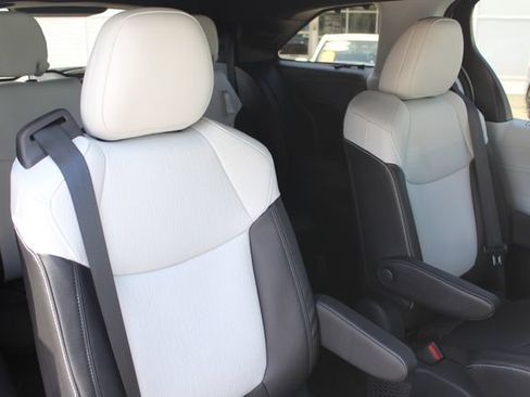 Certified 2026 Toyota Sienna XSE FWD image 28