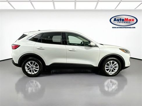 Used 2020 Ford Escape SE image 9