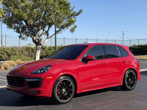 Used 2016 Porsche Cayenne GTS AWD/4WD image 2