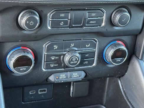 Used 2021 Chevrolet Suburban LS w/ Driver Alert Package image 12