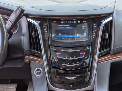 Used 2019 Cadillac Escalade Premium Luxury AWD/4WD image 20
