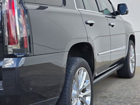 Used 2019 Cadillac Escalade Premium Luxury image 44