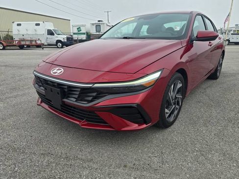 Used 2025 Hyundai Elantra SEL FWD image 7