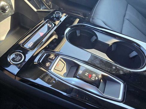 New 2025 Audi Q6 e-tron Premium image 32