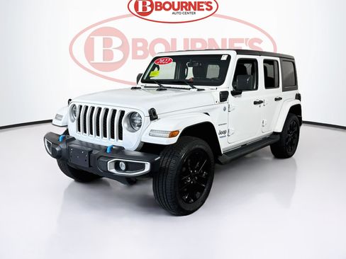Used 2022 Jeep Wrangler Unlimited Sahara w/ Cold Weather Group AWD/4WD image 6