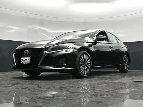 Used 2024 Nissan Altima 2.5 SV AWD/4WD image 50