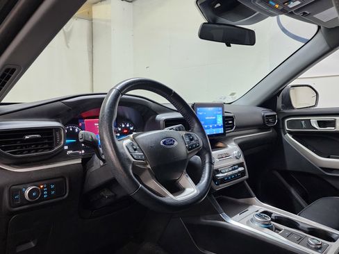 Used 2022 Ford Explorer XLT w/ Equipment Group 202A image 13