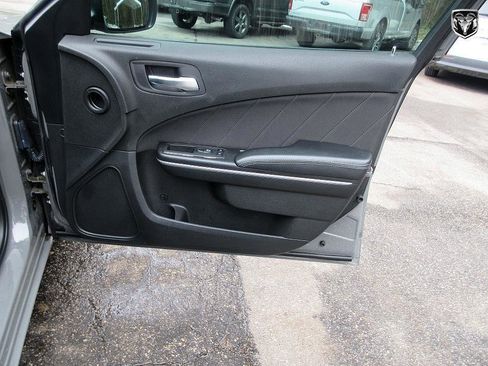 Used 2019 Dodge Charger SXT image 18