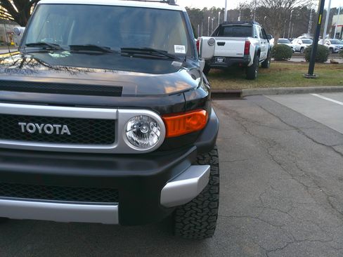 Used 2014 Toyota FJ Cruiser 4WD image 6
